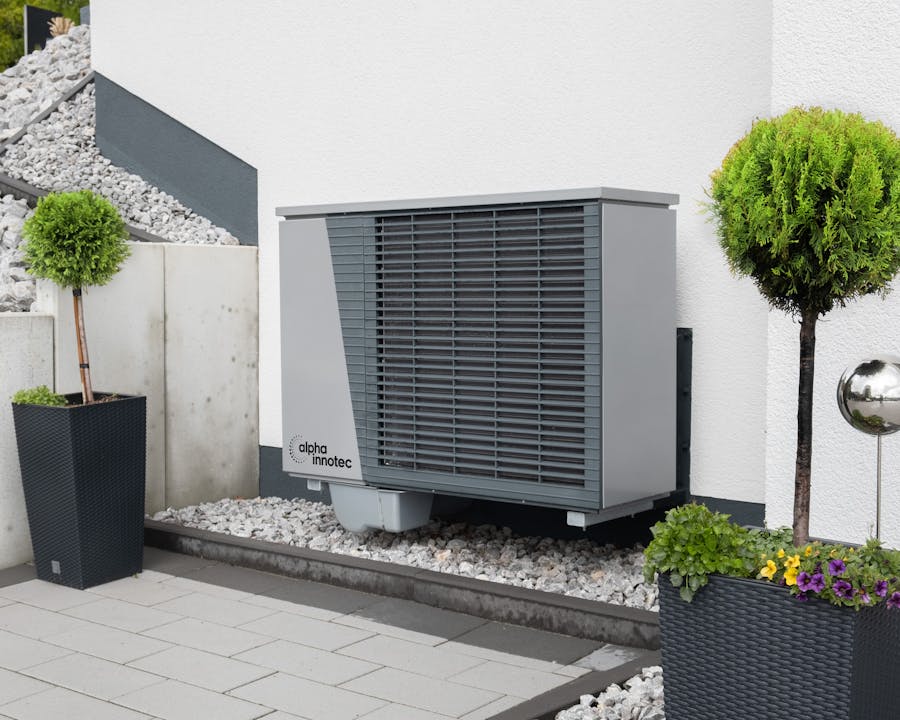 Pompe à chaleur air-eau installée dans une maison du Pays de Gex